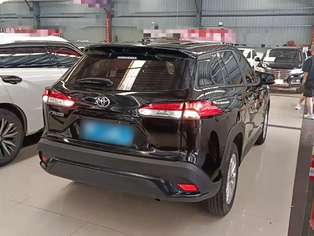 Toyota Frontlander 2023 2.0L CVT Leading Edition фото 7