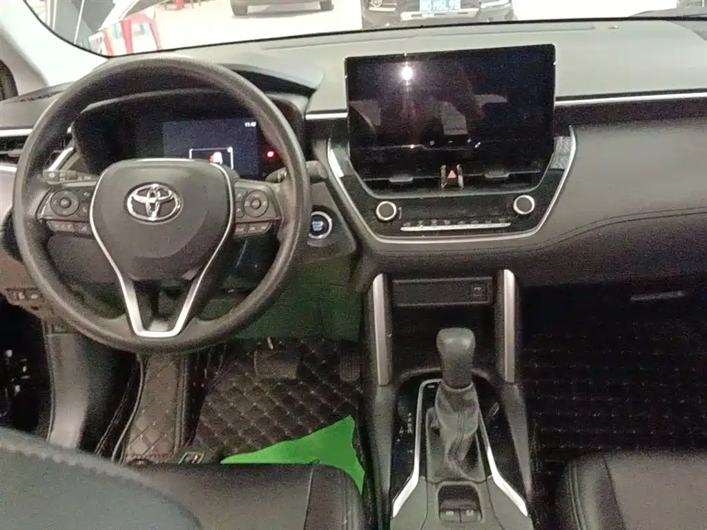 Toyota Frontlander 2023 2.0L CVT Leading Edition фото 10