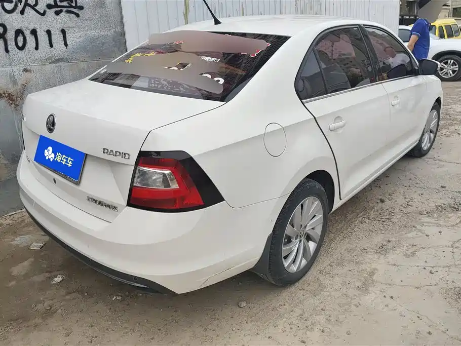 Škoda Rapid 2018 1.6L Manual Comfort Edition фото 3