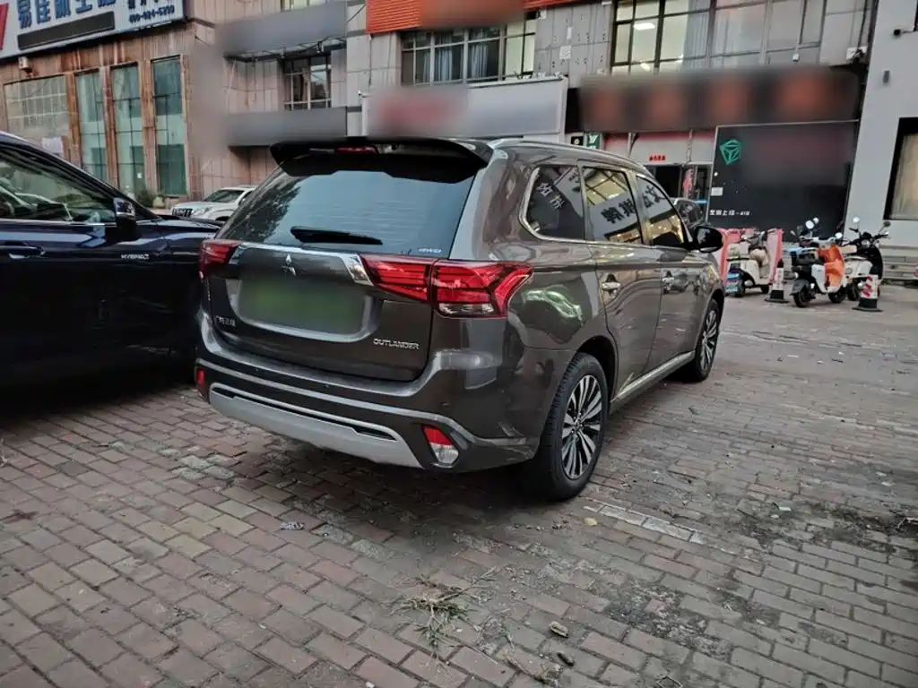 Фото 13 - Mitsubishi Outlander