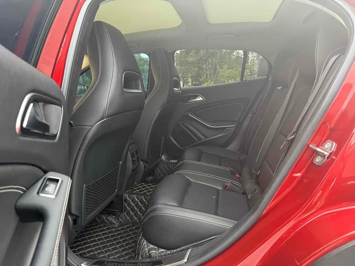 Mercedes-Benz GLA 2018 GLA 200 Dynamic фото 5