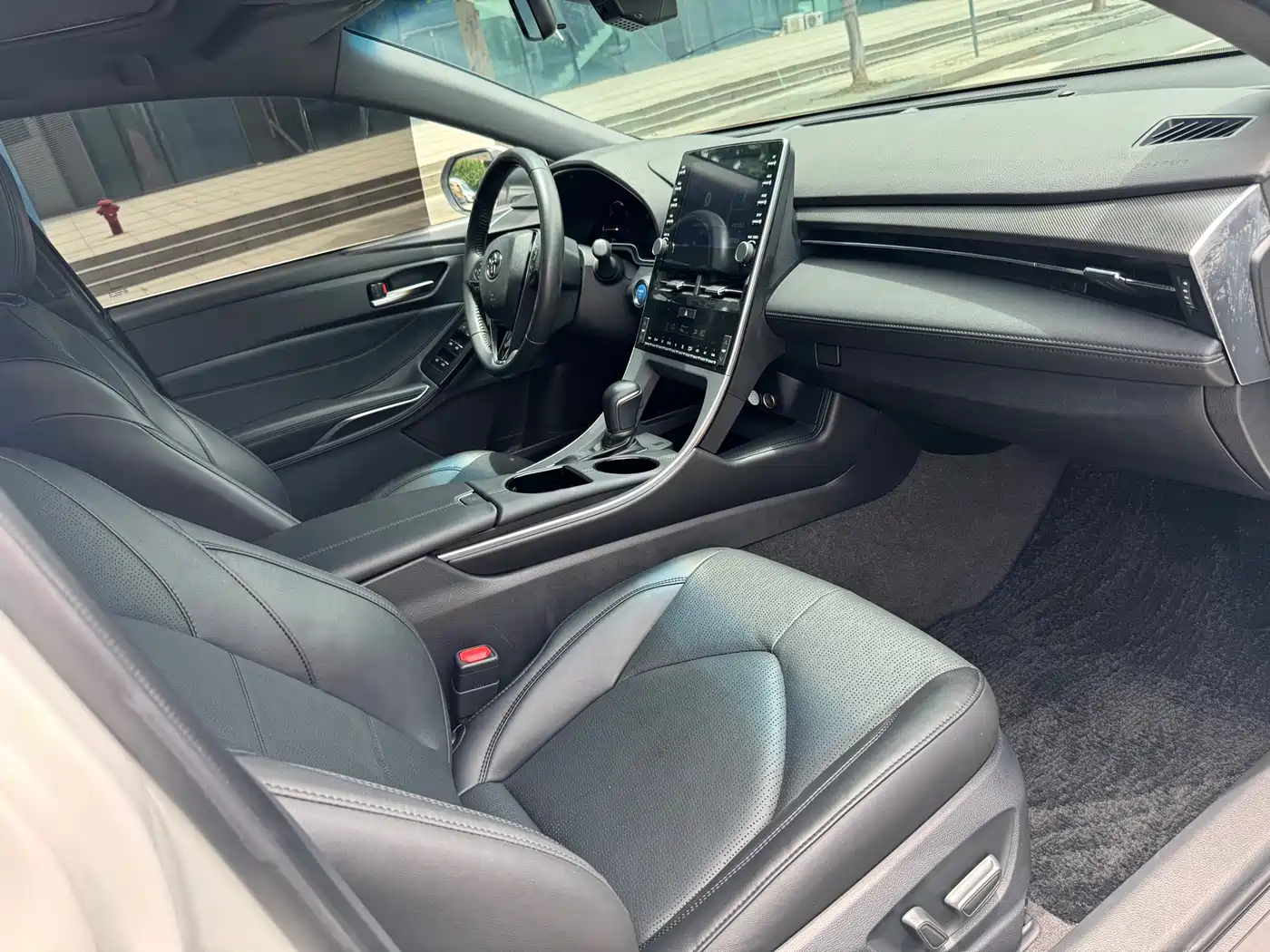 Toyota Avalon 2019 Hybrid 2.5L Luxury Edition China V фото 11