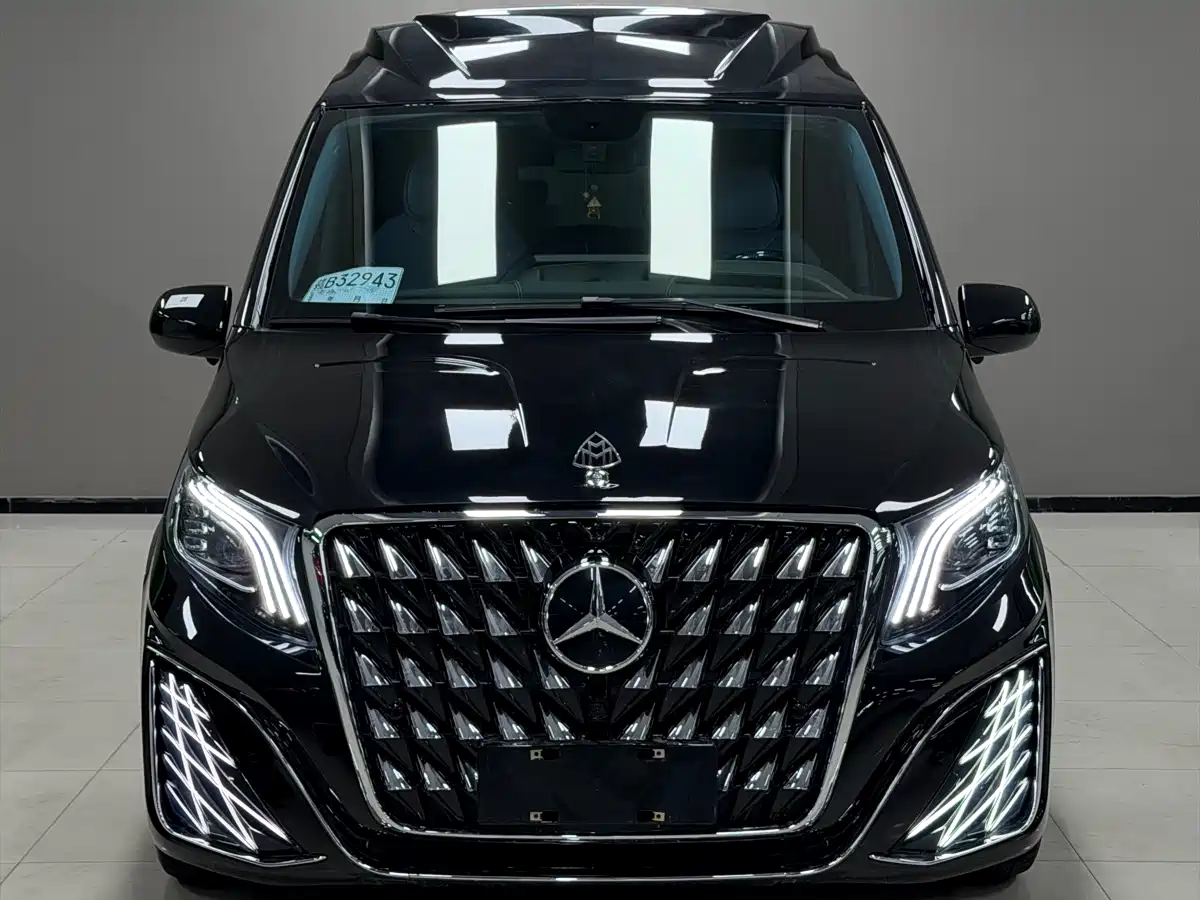 Mercedes-Benz Vito 2023 2.0T Business 7-Seater
