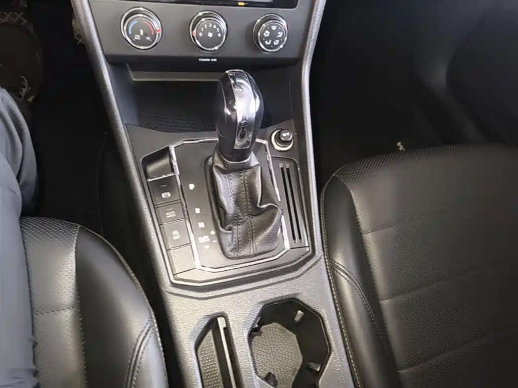 Volkswagen Lavida 2019 1.5L Automatic Comfort Edition China VI фото 14