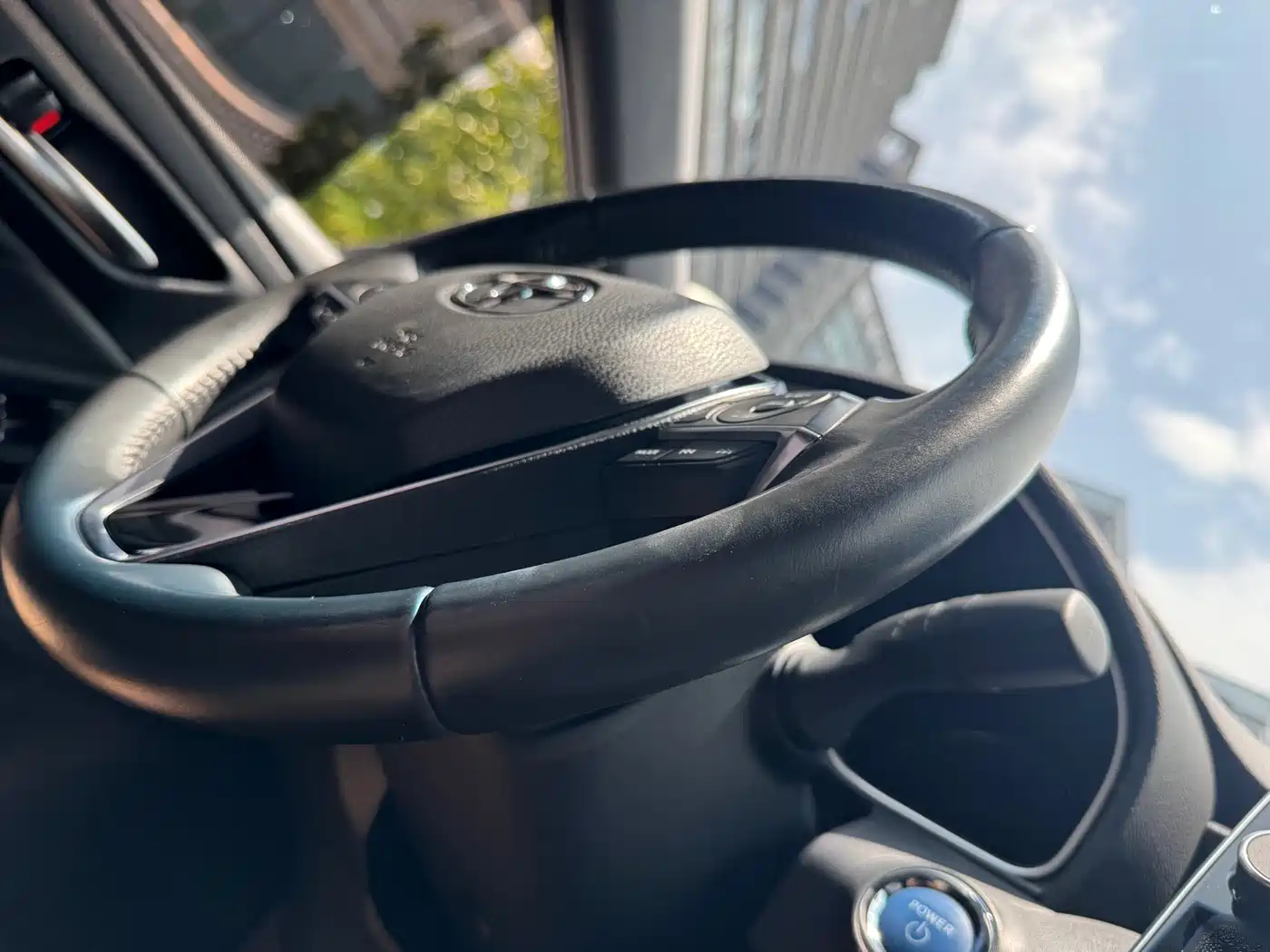 Toyota Avalon 2019 Hybrid 2.5L Luxury Edition China V фото 23