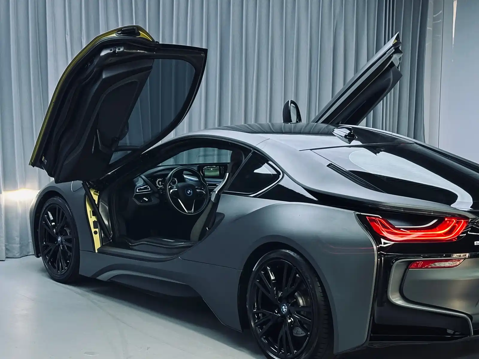 Фото 23 - BMW i8
