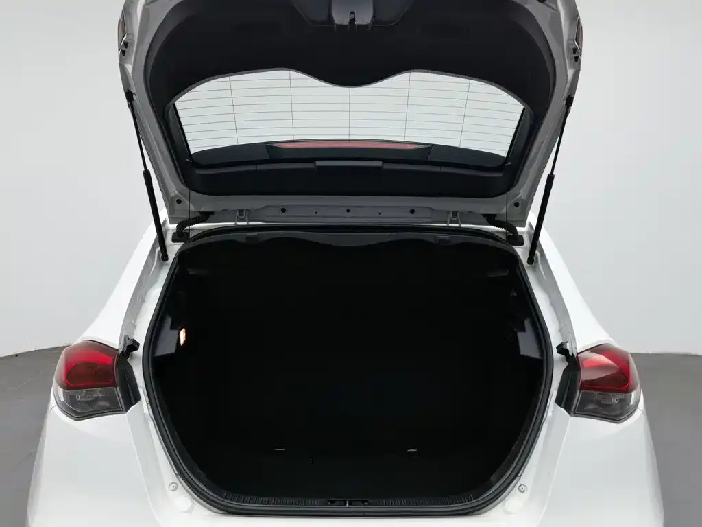 MG MG5 2013 2012 1.5L Automatic Luxury Edition