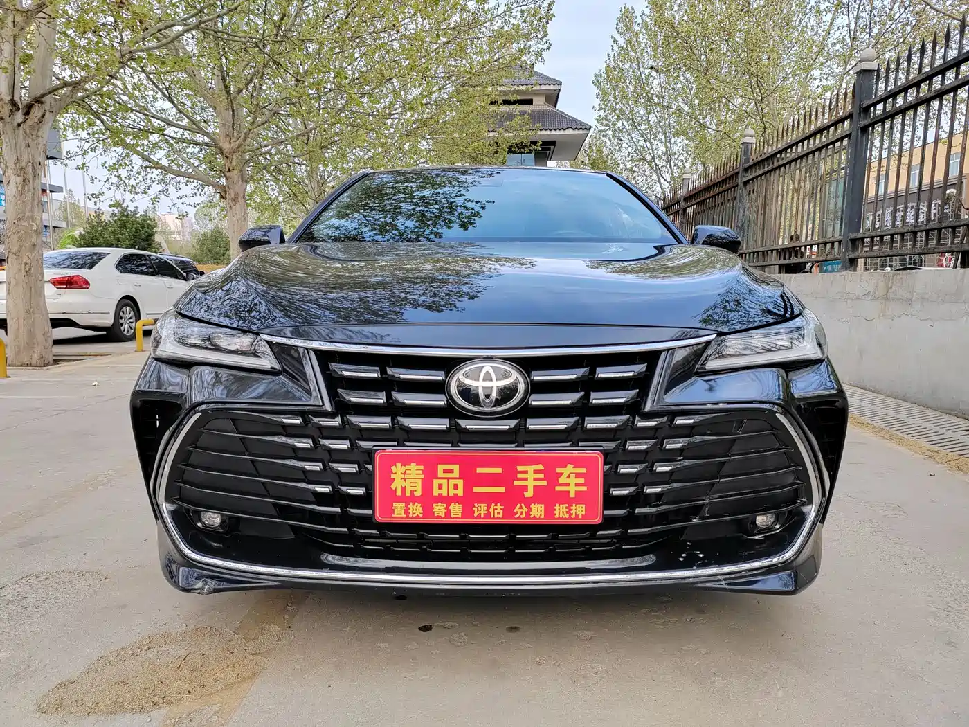 Toyota Avalon 2023 2.0L Luxury Edition фото 2