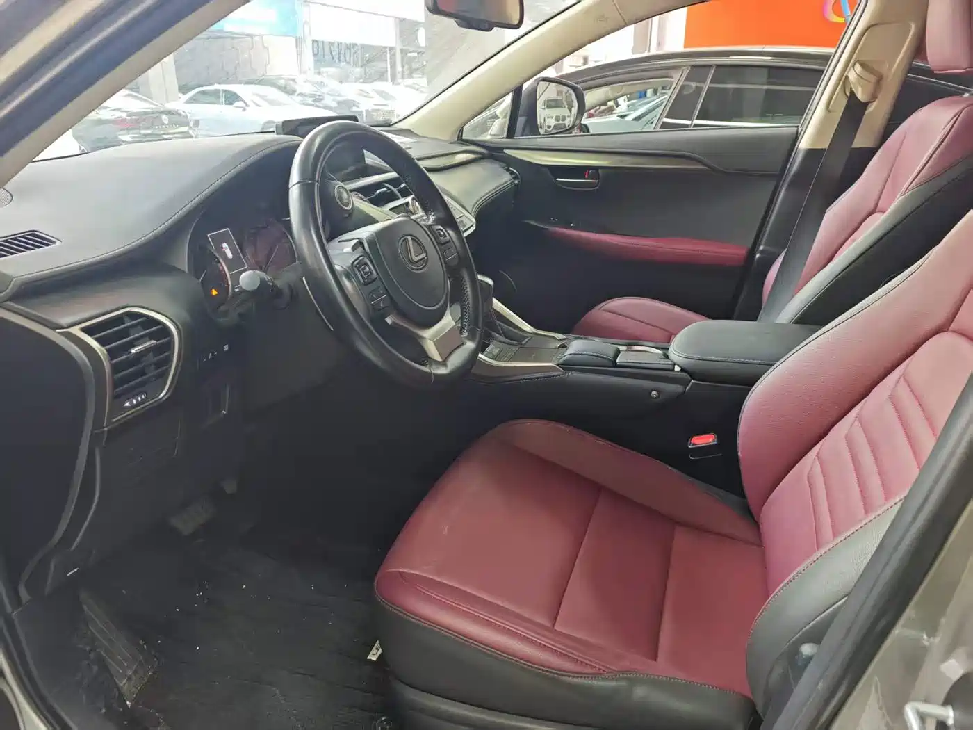 Фото 3 - Lexus NX