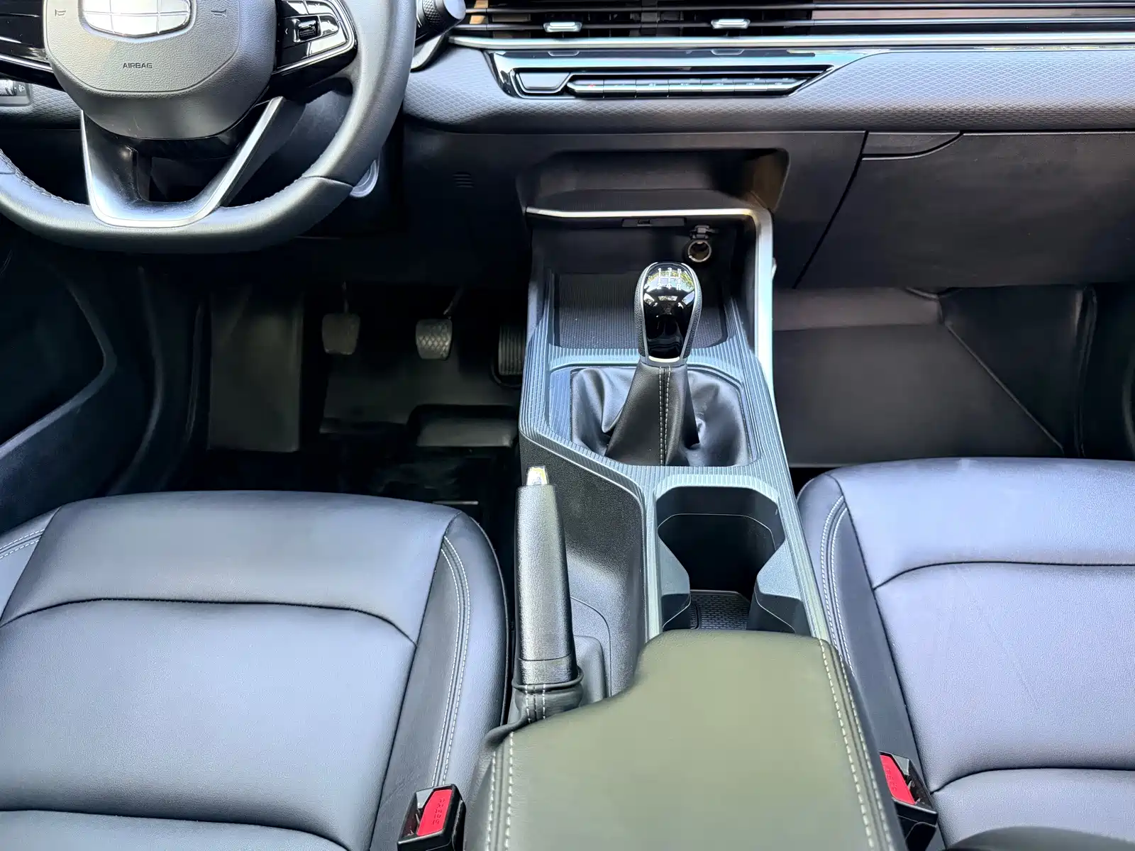 Фото 15 - Geely Emgrand