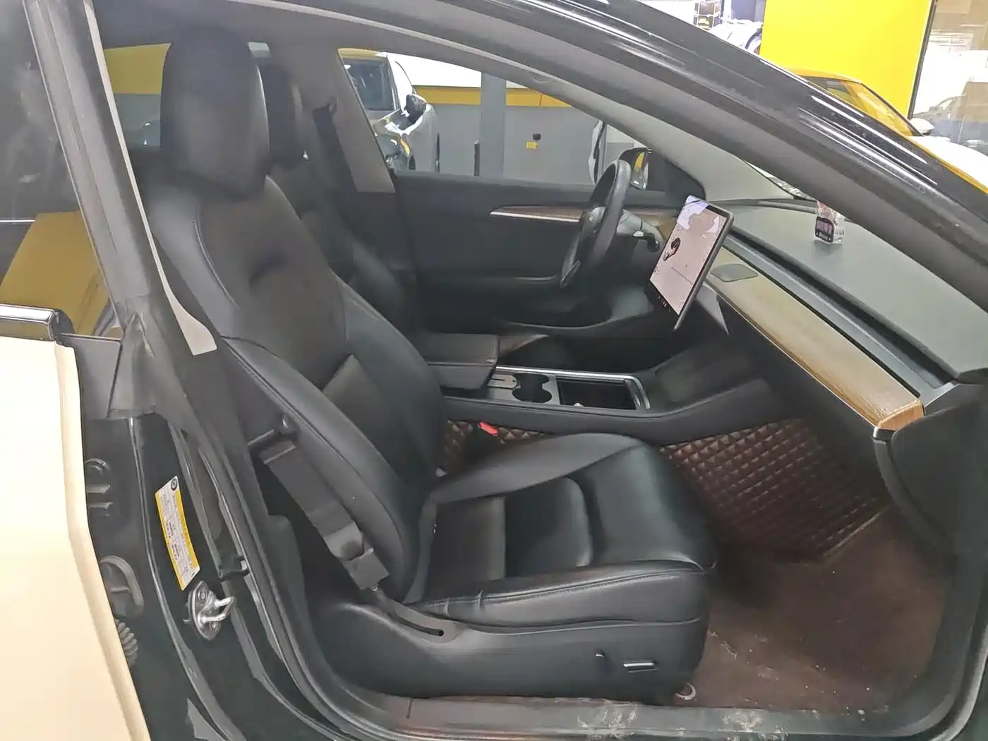 Фото 11 - Tesla Model 3