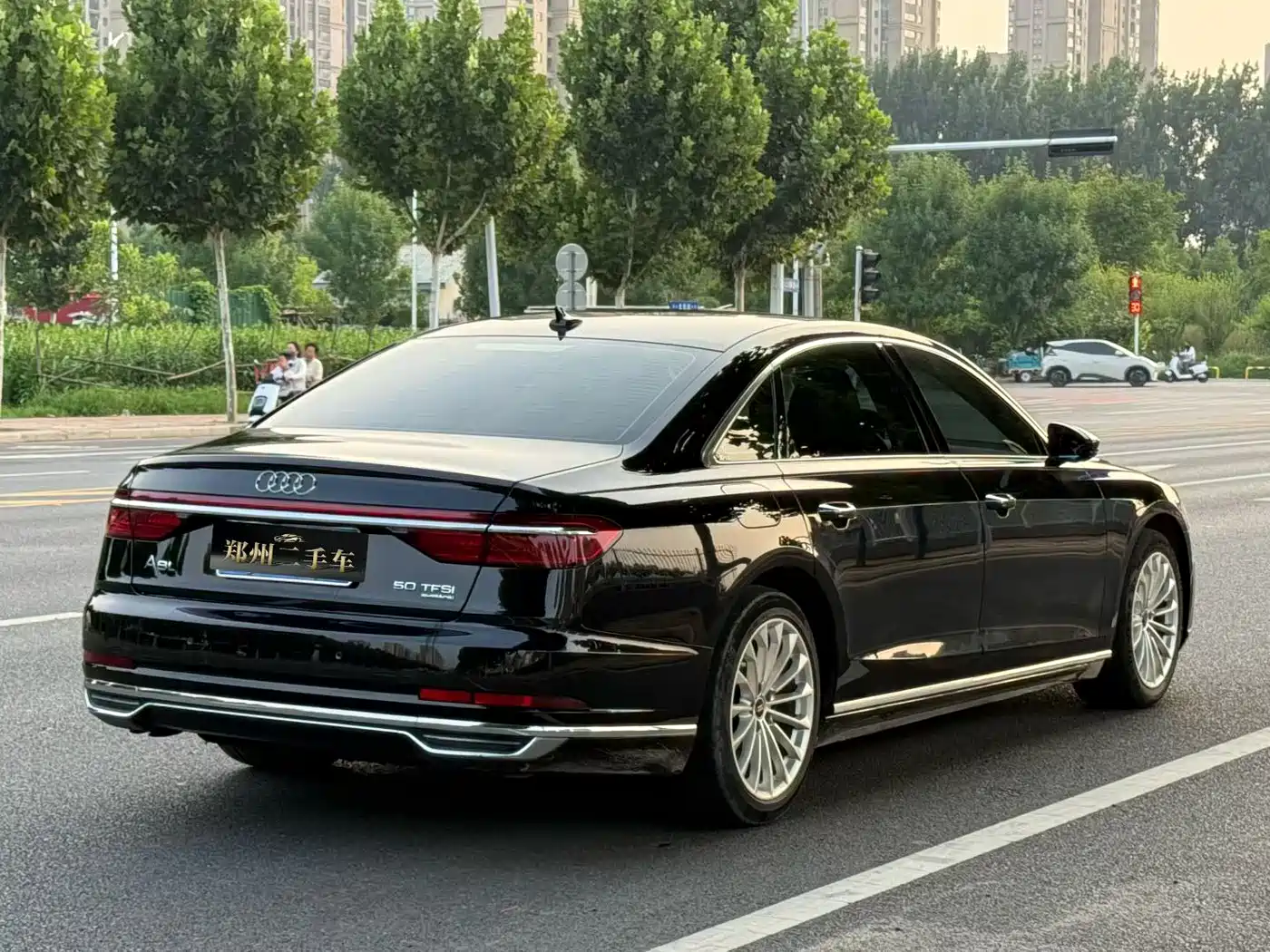 Photo 19 - Audi A8