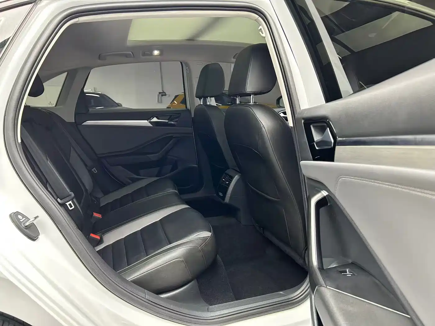 Volkswagen Sagitar 2021 280TSI DSG Surpassing Edition фото 20