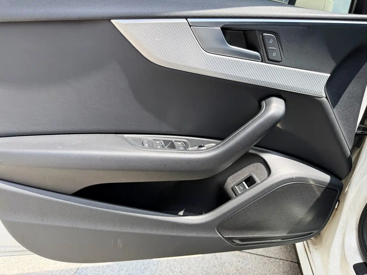 Фото 13 - Audi A4L