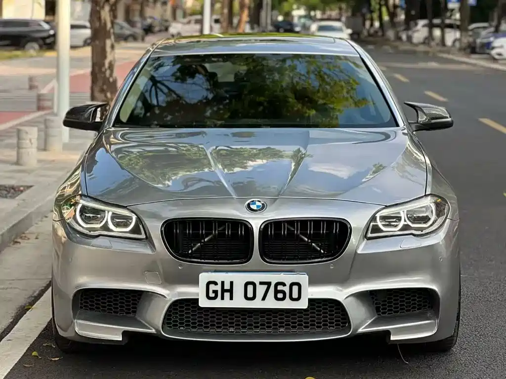 Photo 2 - BMW 5 Series
