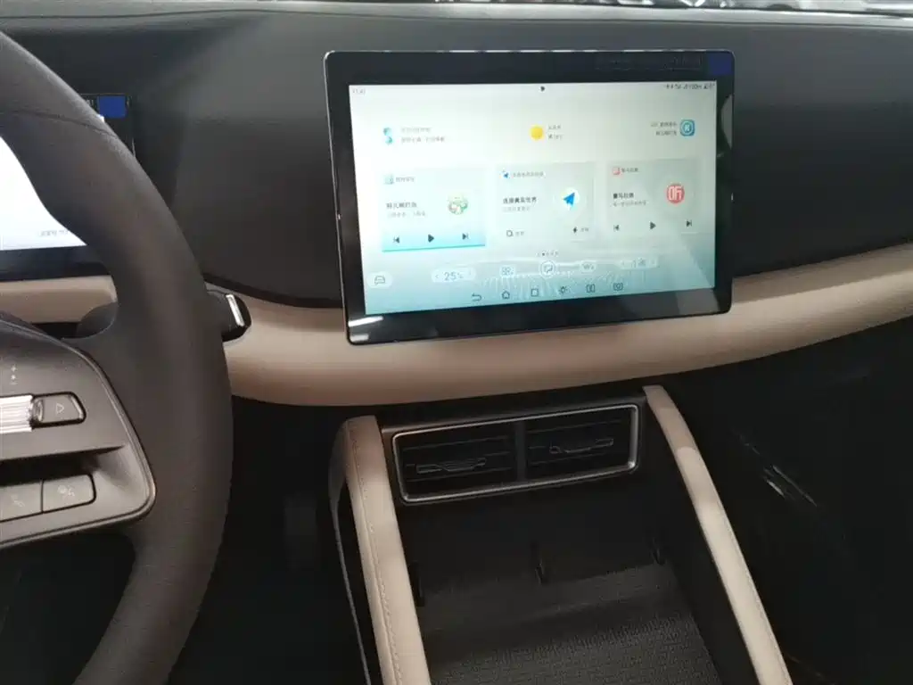 BYD Yuan UP 2025 Smart Drive Edition 401KM Vitality Version фото 13