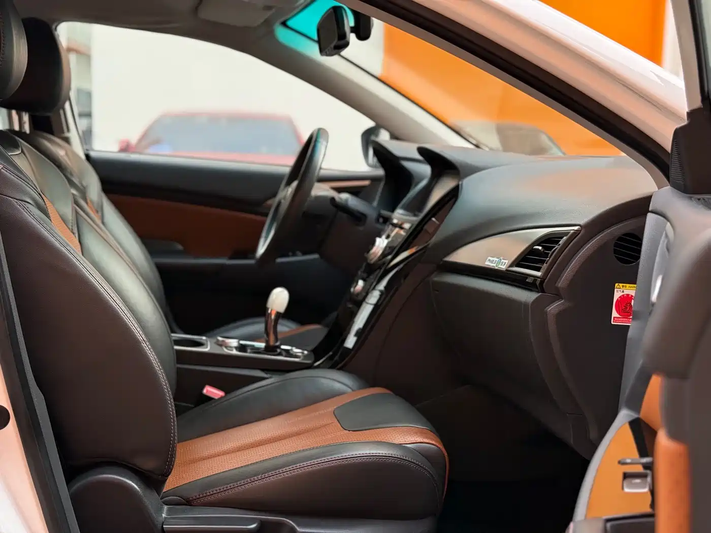 BYD Qin New Energy 2015 1.5T Dual Crown Flagship Edition фото 23