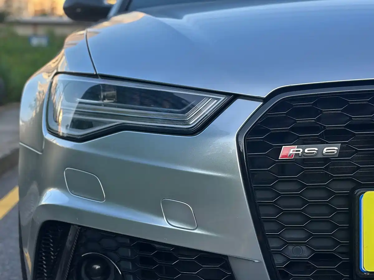 Фото 6 - Audi RS 6