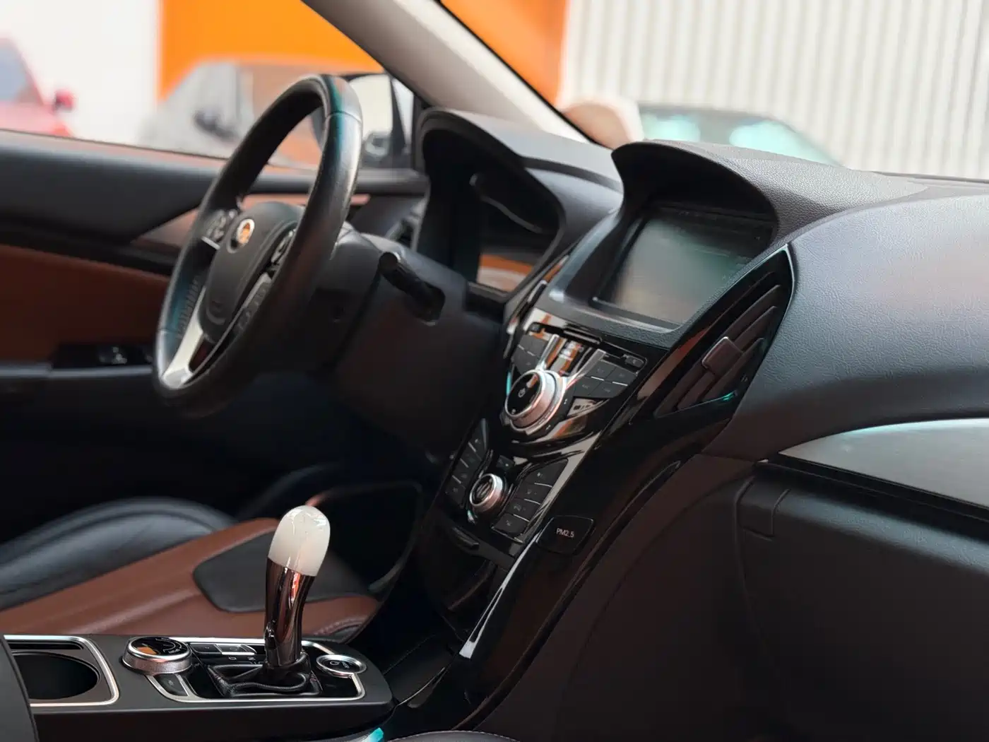 BYD Qin New Energy 2015 1.5T Dual Crown Flagship Edition фото 24