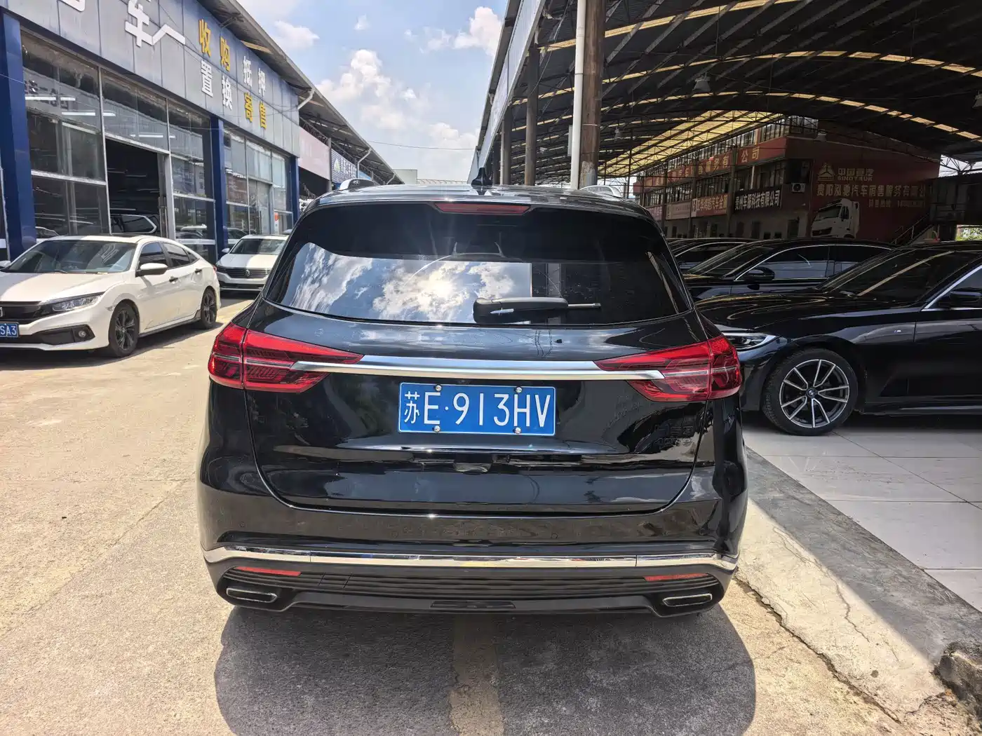 صورة 8 - Hongqi HS5