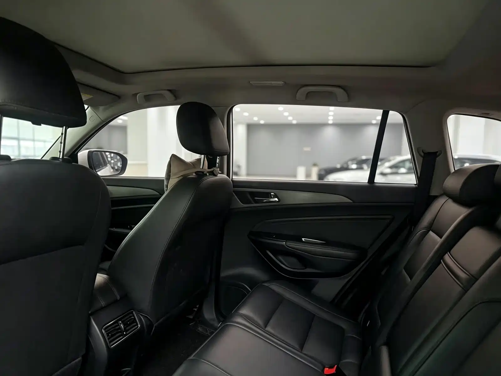 Photo 6 - Changan CS75