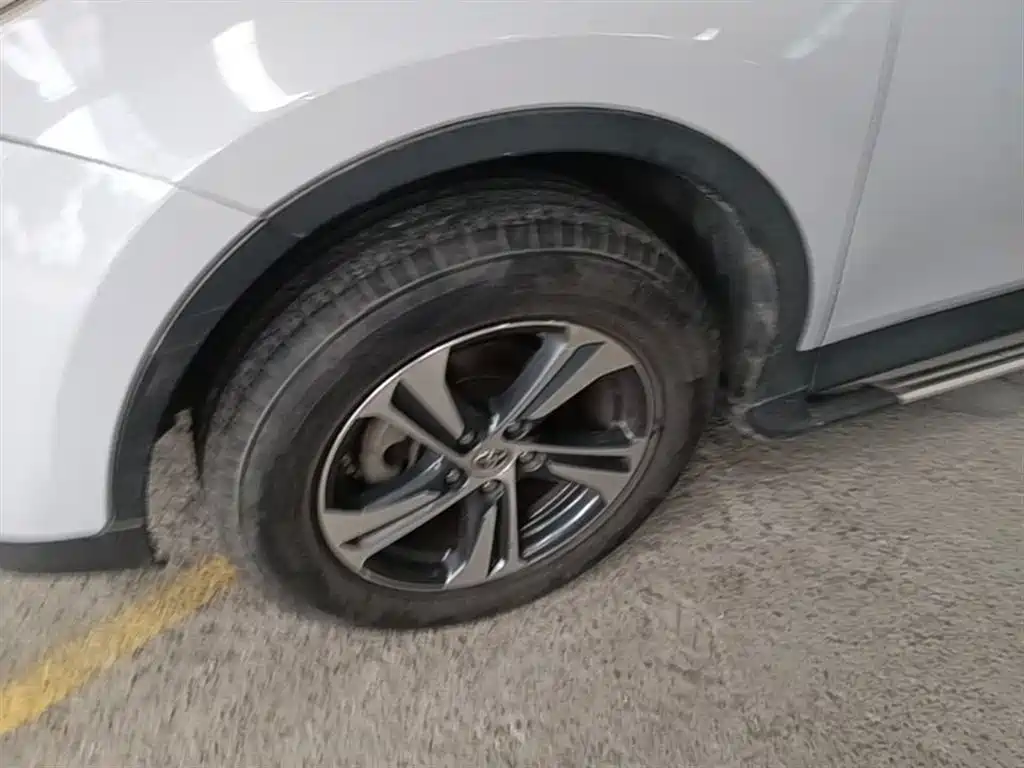 Toyota RAV4 Rongfang 2015 2.0L CVT 2WD Trend Edition фото 23