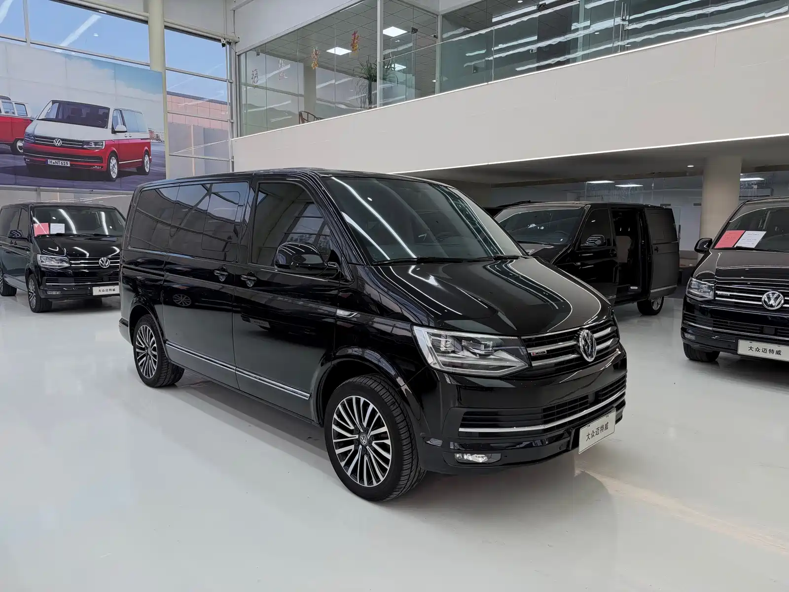 Фото 3 - Volkswagen Multivan