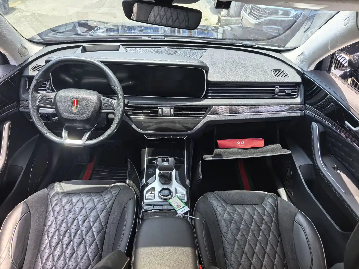 صورة 6 - Hongqi HS5