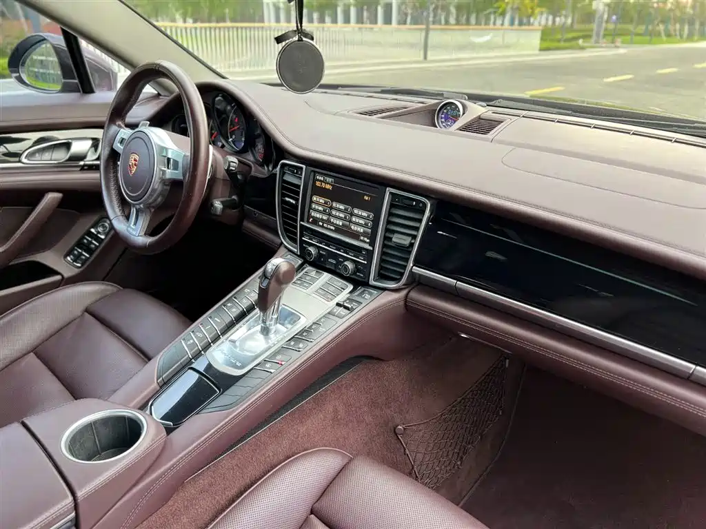 Porsche Panamera 2014 Panamera 4 Executive 3.0T фото 14