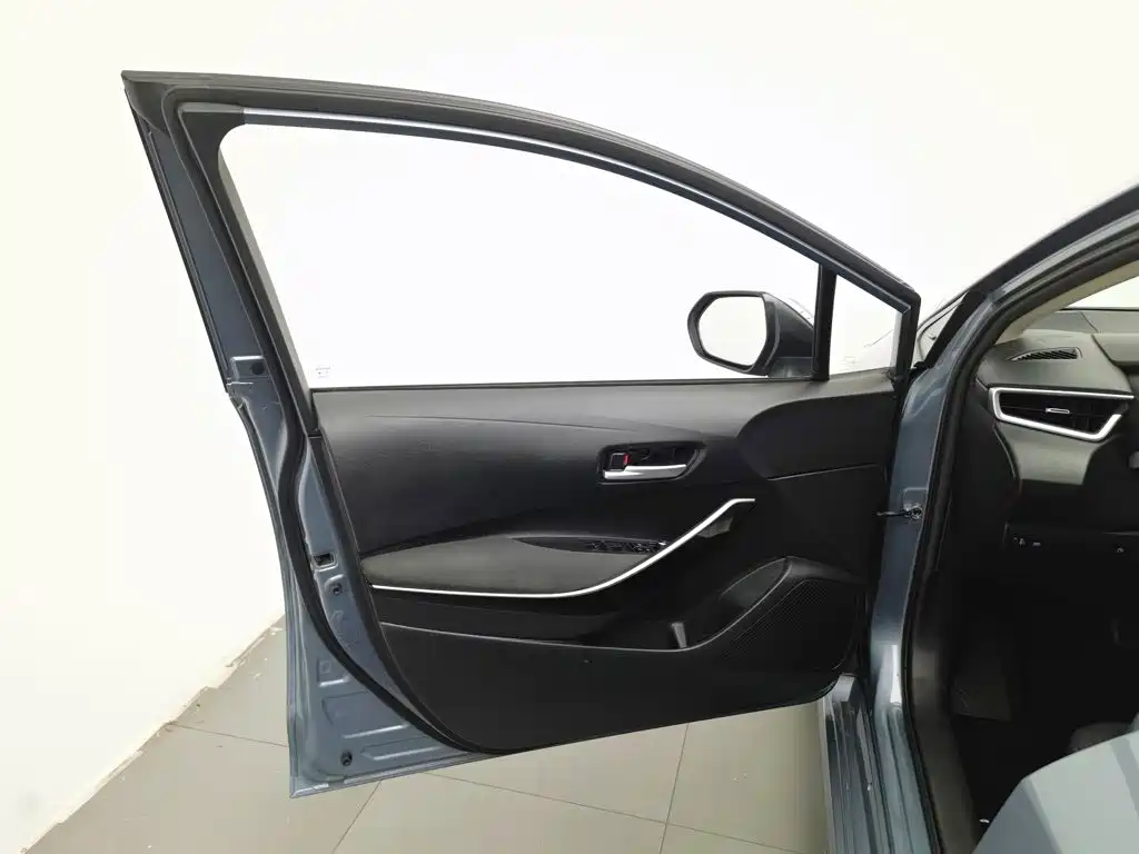 Фото 8 - Toyota Corolla