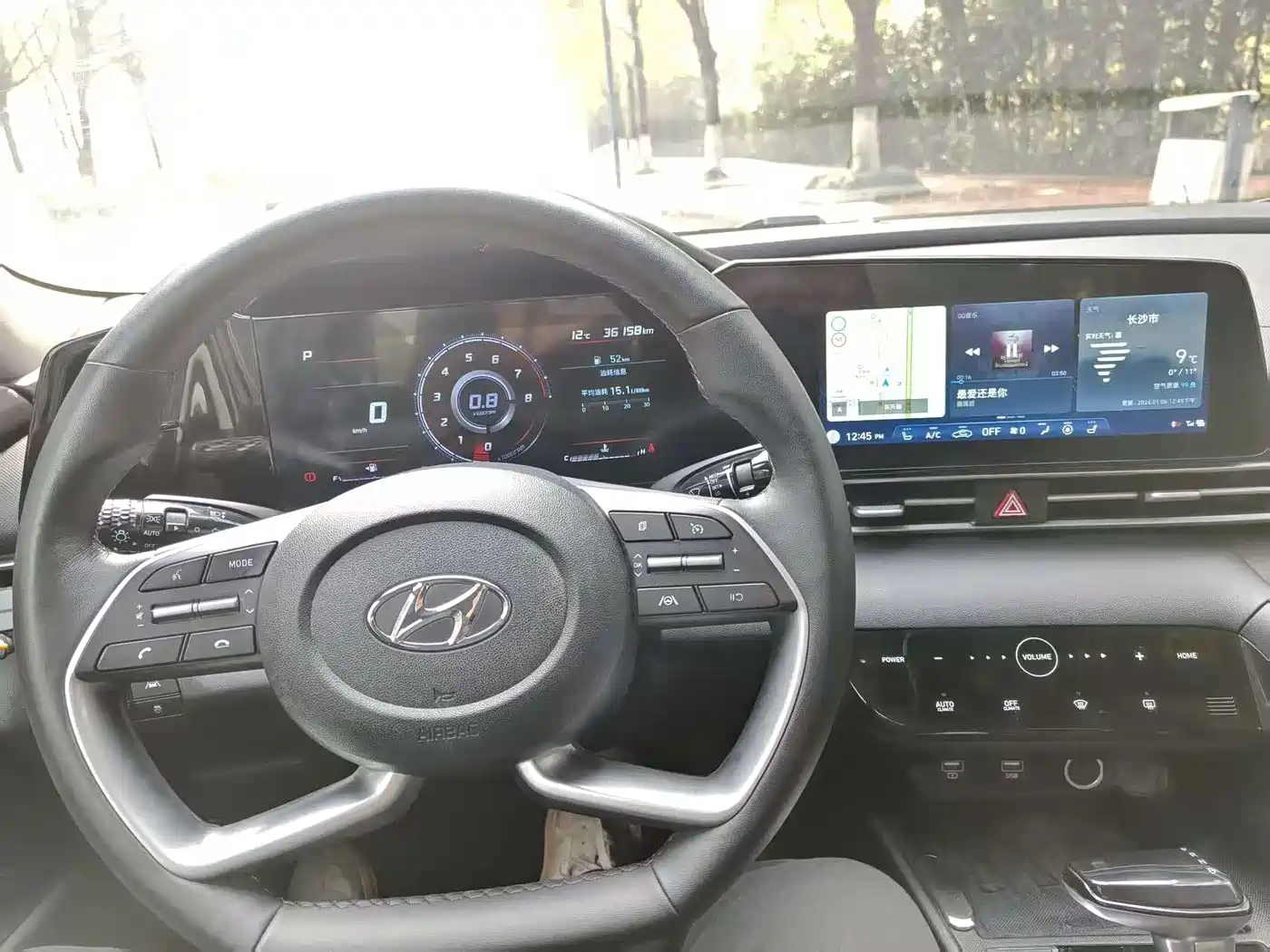 Hyundai Elantra 2022 1.5L CVT LUX Premium Edition фото 7