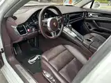 Photo 6 - Porsche Panamera