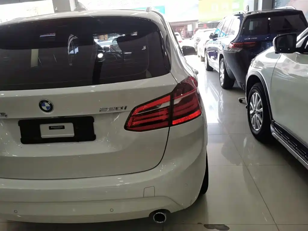 BMW 2 Series Touring 2016 220i Leading Model фото 8