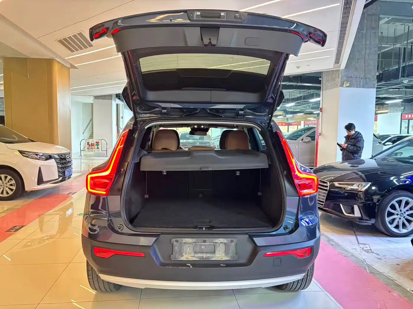 VOLVO XC40