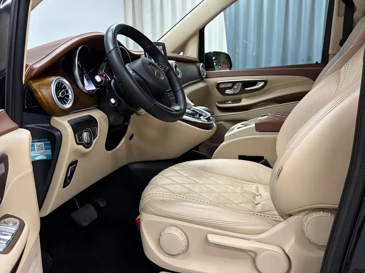 Mercedes-Benz V-Class 2018 V 260 L Premium Long Wheelbase Edition China VI фото 19