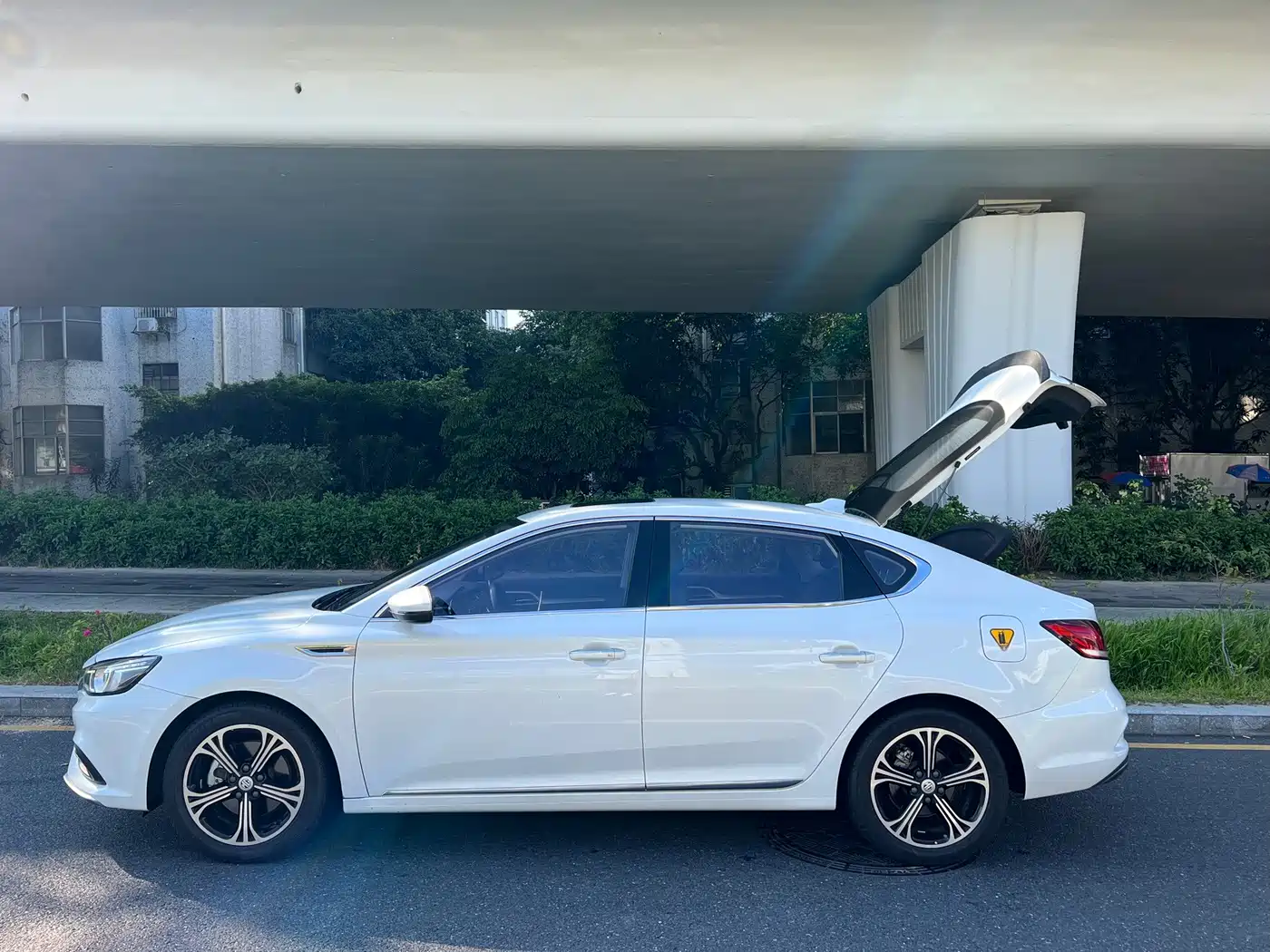 MG 6 New Energy 2018 2018 45T E-DRIVE Intelligent Hybrid Premium Internet Edition