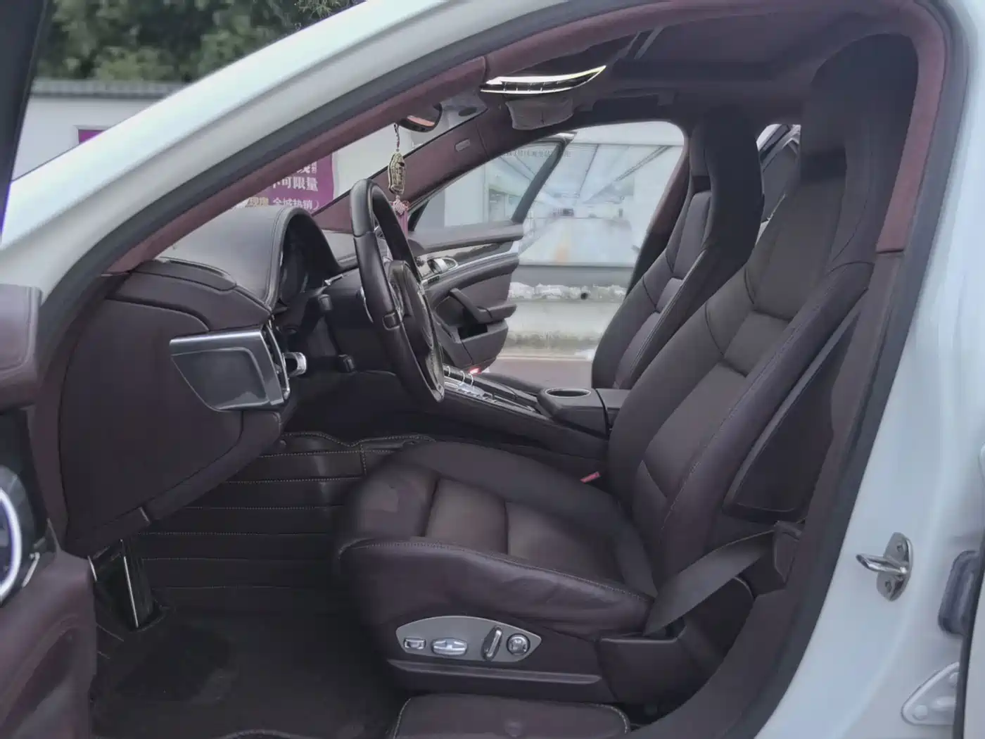 صورة 23 - Porsche Panamera