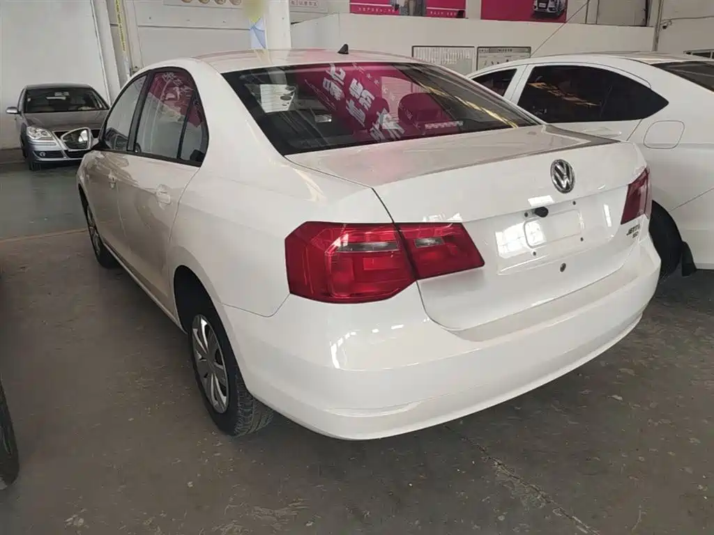 Volkswagen Jetta 2015 1.6L Manual Trend фото 5