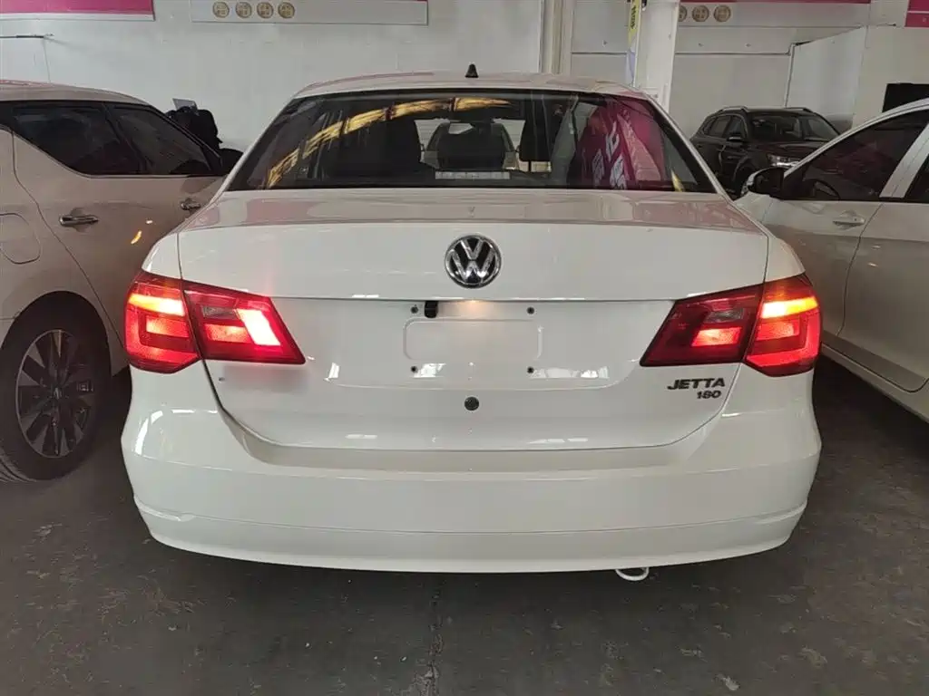 Volkswagen Jetta 2015 1.6L Manual Trend фото 6