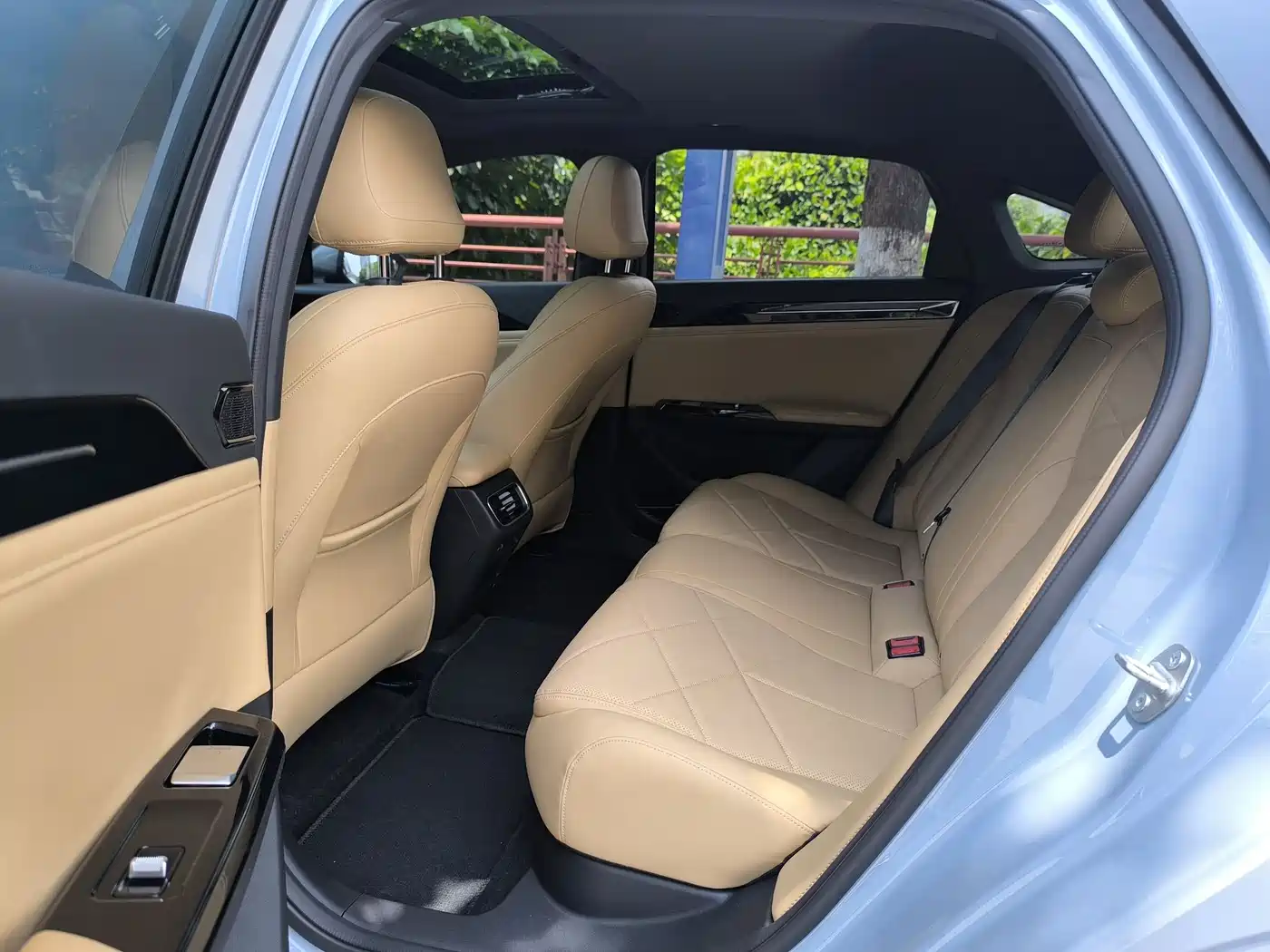 Geely Galaxy Galaxy L6 2024 125km PLUS Soaring Dragon Edition фото 12