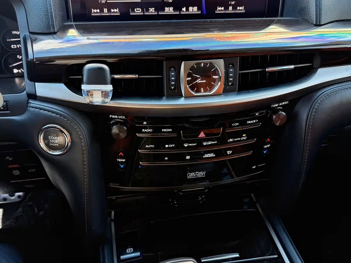 Фото 9 - Lexus LX