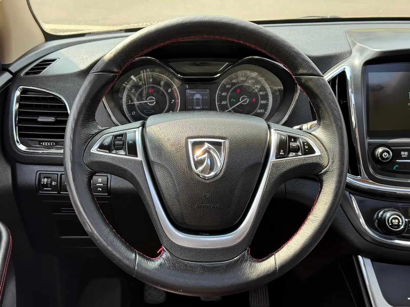 Фото 10 - Baojun 560