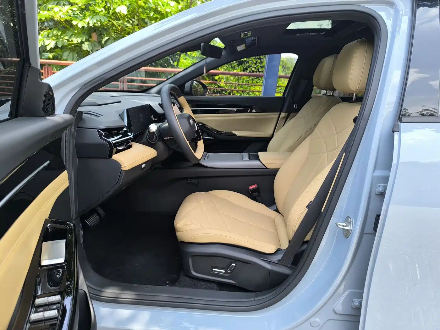 Geely Galaxy Galaxy L6 2024 125km PLUS Soaring Dragon Edition фото 11