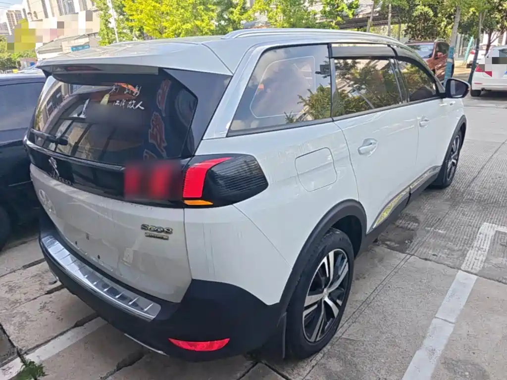 Фото 7 - Peugeot 5008