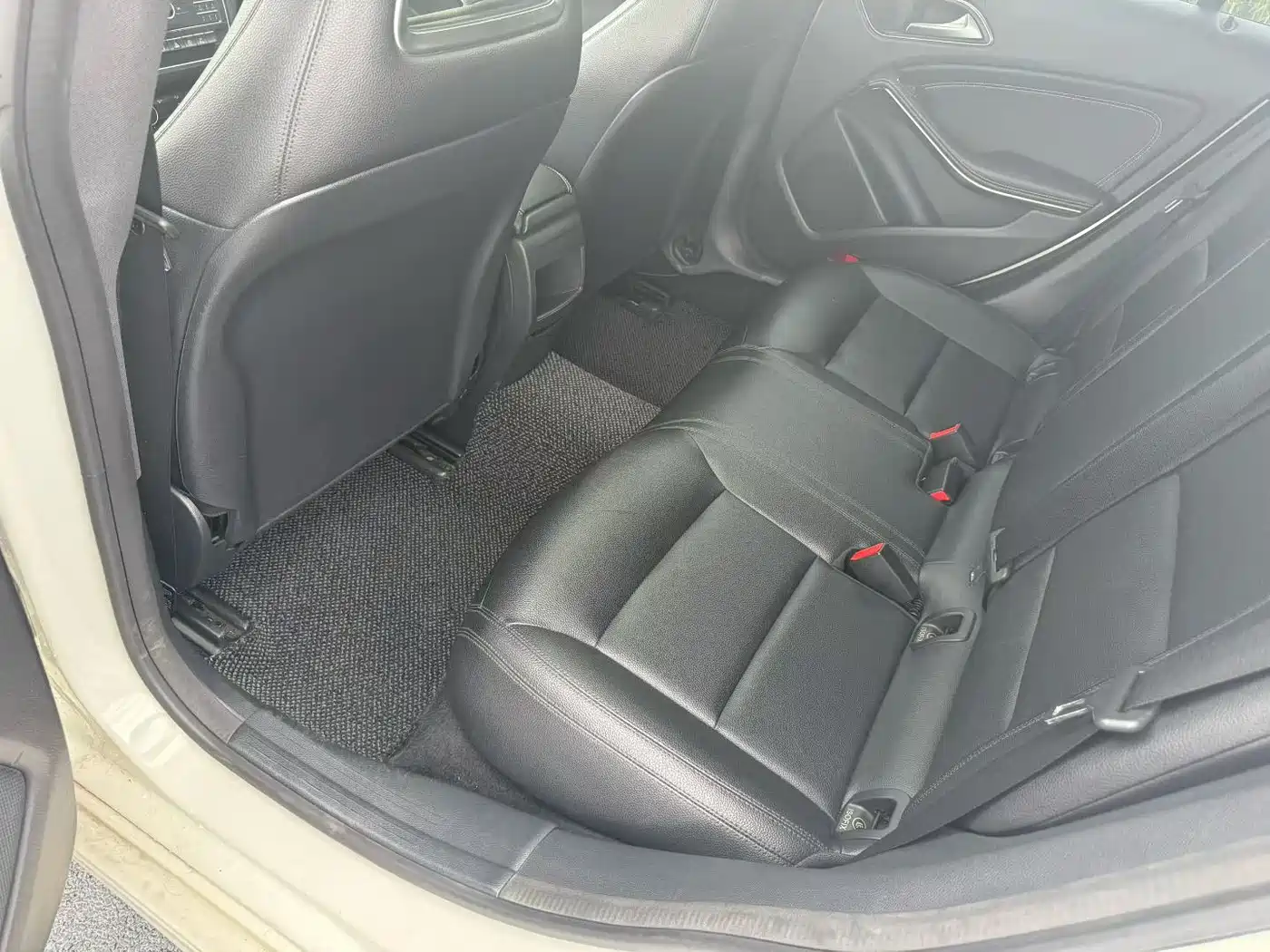 Mercedes-Benz CLA (Import) 2015 CLA 200 фото 5