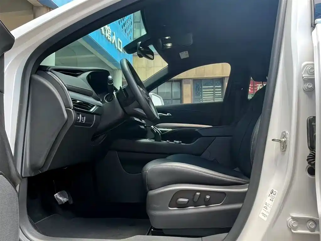 Cadillac XT4 2020 Facelift 28T 2WD Leading фото 9