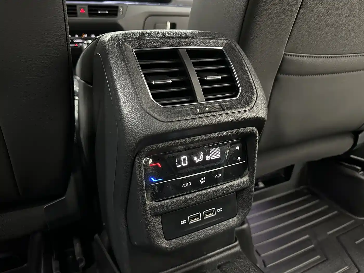 Volkswagen Tayron 2022 380TSI 4WD R-Line Smart Connect Edition фото 39