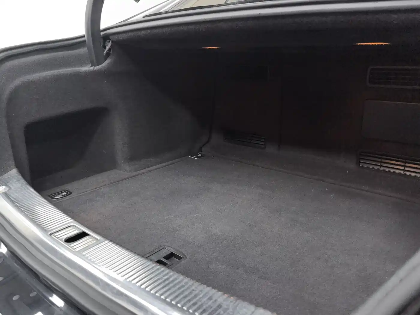 Audi A8 2011 A8L 3.0 TFSI quattro Luxury (213kW) фото 14