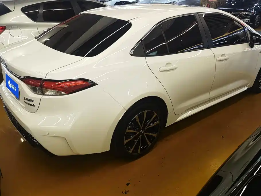 Toyota Levin 2022 Dual Engine 1.8H E-CVT Progressive Edition фото 3