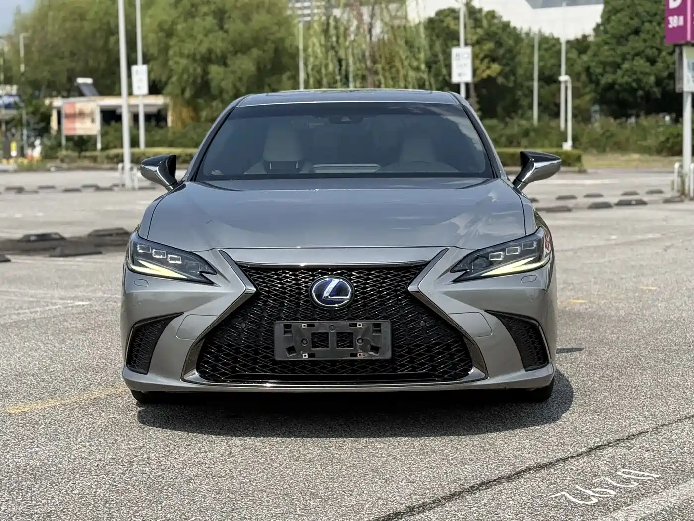 Фото 2 - Lexus ES